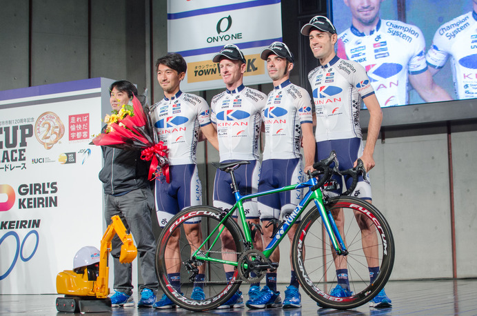 ジャパンカップサイクルロードレースのチームプレゼンテーション、キナンサイクリング（2016年10月21日）