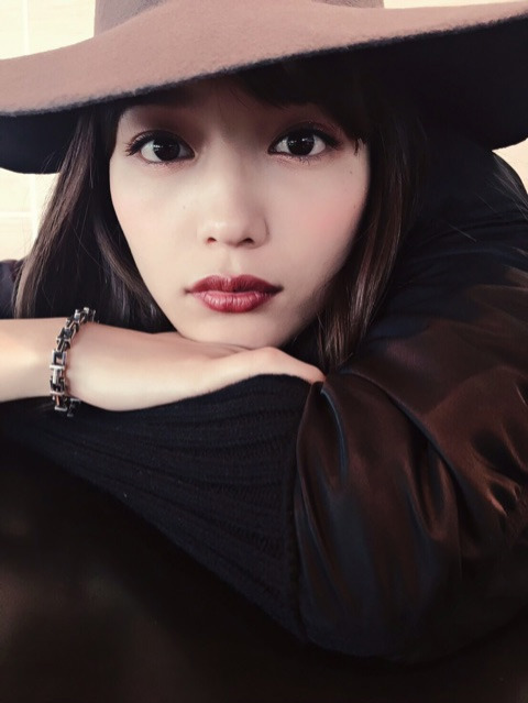 川口春奈、大人の雰囲気を醸し出す写真を公開