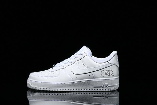 「NIKE AIR FORCE 1’07」（1万2,000円）