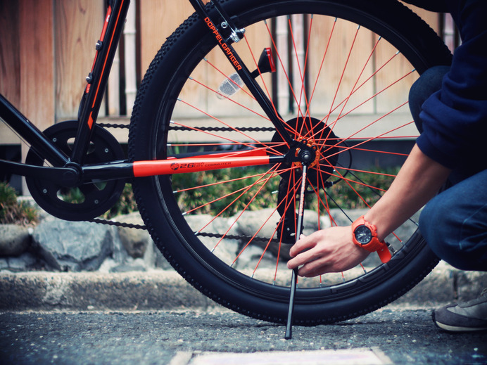 持ち運べる着脱可能な自転車スタンド「クイックスタンド」