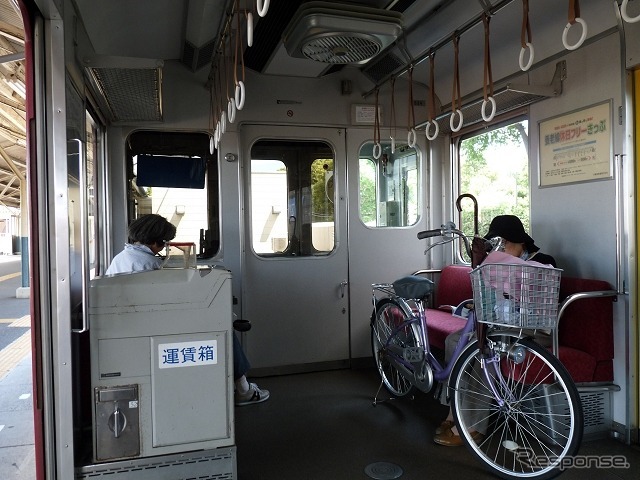 最近は地方の鉄道を中心に自転車をそのまま持ち込むことができる路線が増えている。写真は岐阜・愛知県の養老鉄道。