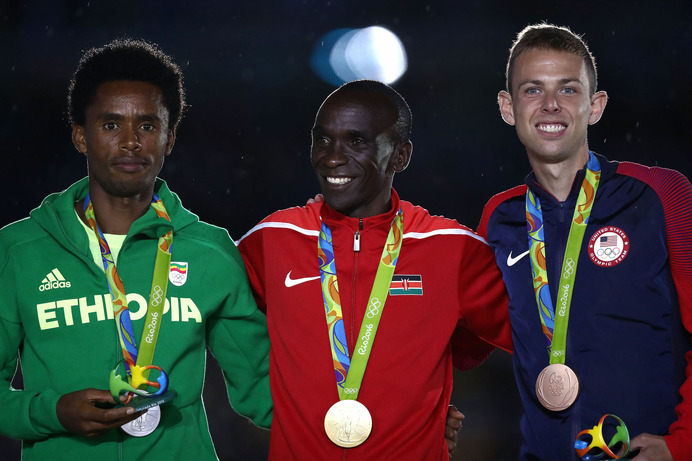 リオデジャネイロ五輪男子マラソンでゲーレン・ラップ（右）が銅メダル（2016年8月21日）