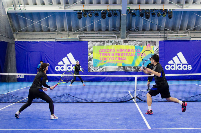 新型テニスフェス『ADIDAS HIMARAYA TENNIS FESTIVAL 2016 TOKYO FINAL』が開催。決勝は「ヒ・デホ」対「さるえんちゅ」（2016年12月17日）