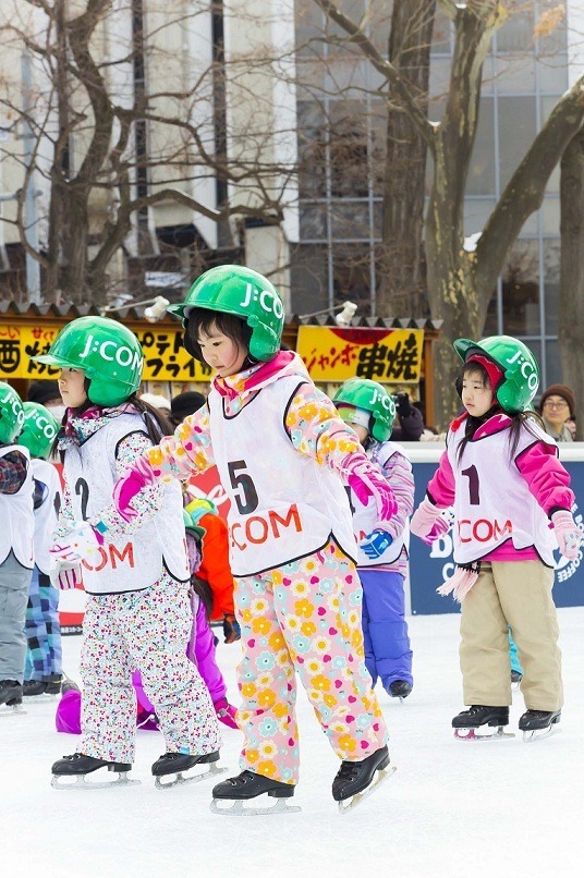 さっぽろ雪まつりにスケートリンクが登場…浅田舞スケート教室開催
