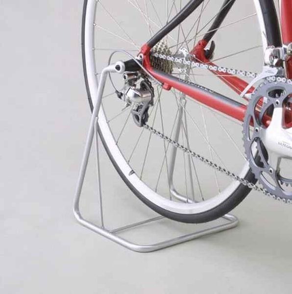 箕浦から、自転車用ディスプレイスタンド「DS-70」が発売された。ディレイラー調整がしやすく、シンプルなデザインを採用。