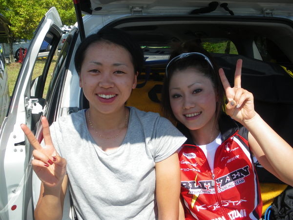 　19歳の女子プロロードレーサー、CHISAKOは12月22日、宇都宮ブリッツェンからサイクルベースあさひに移籍したことを自身のブログで明らかにした。同チームにはライバルとされる萩原麻由子（23）が所属する。
「来年チームを移籍することになりました。今よりも、もっと