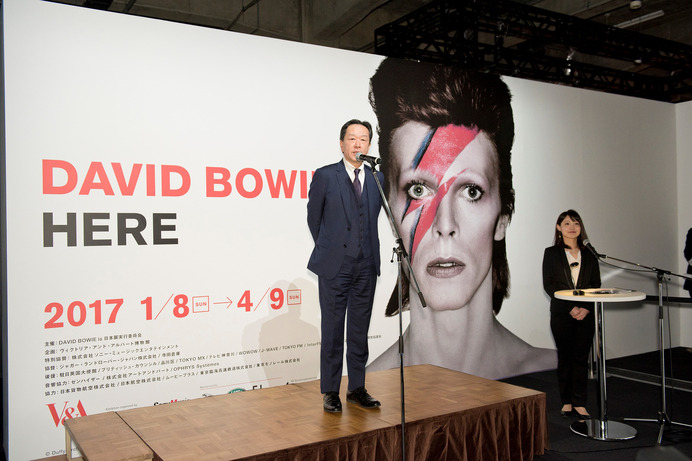 デヴィッド・ボウイの大回顧展「DAVID BOWIE is」が1/8より開催