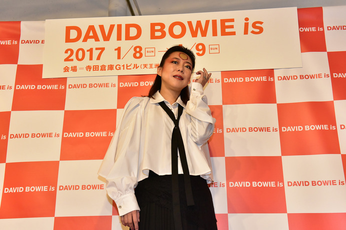 デヴィッド・ボウイの大回顧展「DAVID BOWIE is」が1/8より開催