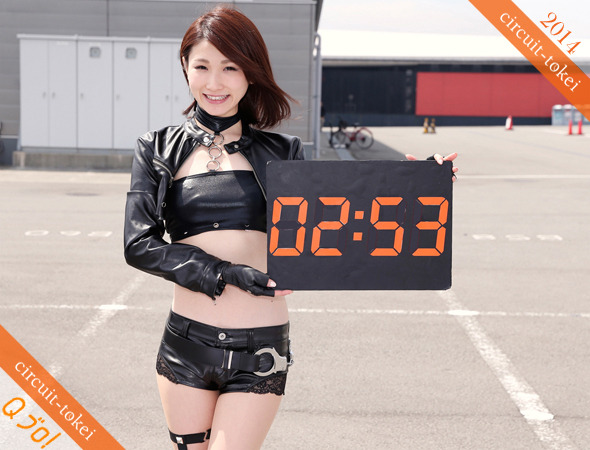 レースクイーンが時間をお知らせ…『サーキット時計』2014年度版登場！