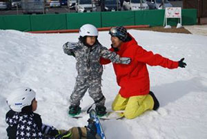 六甲山スノーパーク、3歳から小学生までの「スノーボード体験会・レッスン」開催