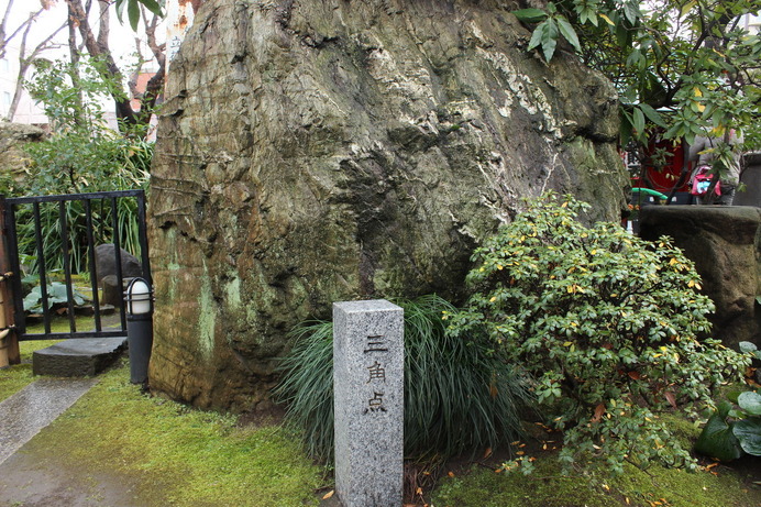 愛宕山の三角点。弁財天の近くにあった。