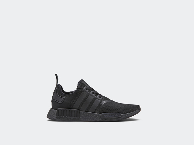 「NMD_R1」／コアブラック（1万5,990円）