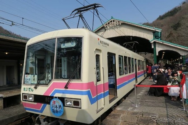 叡山電鉄は恒例となった『えいでん日本酒電車』を今年も運行する。写真は2016年の『日本酒電車』の様子。