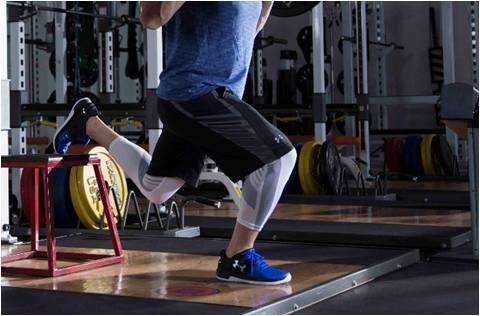 アンダーアーマー、足の動きをサポートするトレーニングフットウェア発売