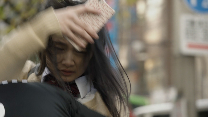 オールバックスが女子高生にタックル！AIGジャパンが動画公開