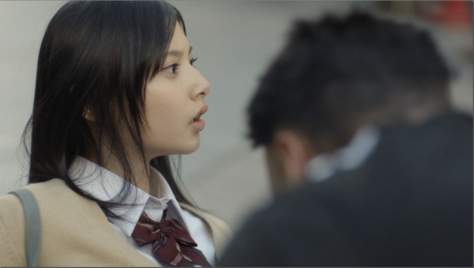 オールバックスが女子高生にタックル！AIGジャパンが動画公開