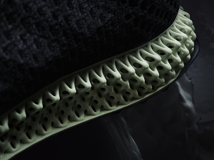 アディダス、デジタルライト合成を使用した「Futurecraft 4D」発表