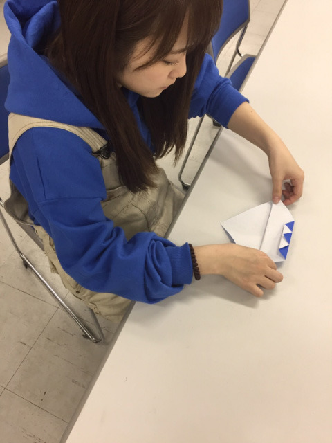 元AKB48・川栄李奈が折り紙教室！？”かいぶつ”の作り方を解説