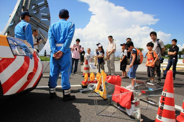 道路パトロールカーの体験試乗