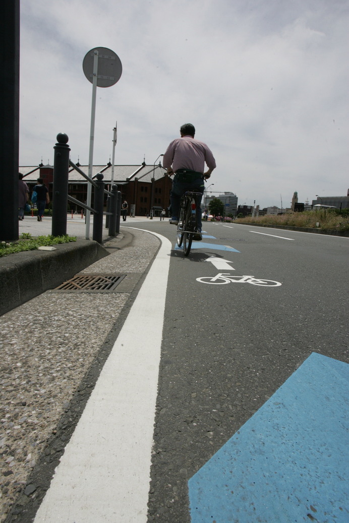 山口和幸の茶輪記 自転車専用通行帯と自転車ナビラインの違いが分かる 2枚目の写真 画像 Cycle やわらかスポーツ情報サイト