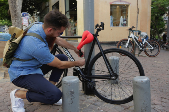 サドルを変形させて施錠する自転車用ロック「シーティロック」先行予約開始