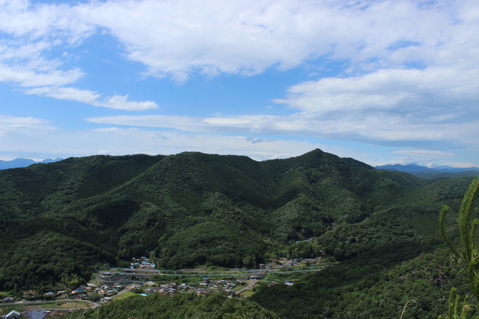 行道山方面。奥の方に日光連山が。