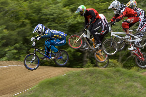 　BMXのジャパンシリーズ第2戦が5月30日に静岡県伊豆市の日本サイクルスポーツセンターで開催され、松下巽が優勝した。同選手は29日に行われた第1戦でも優勝している。