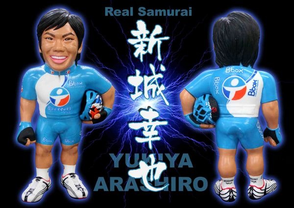 　プロロードレーサー新城幸也が数量限定フィギュアとなって登場。サイクルスタイルの通販サイト「サイクルスタイルSHOP」で予約受付が始まった。発売予定は7月下旬～8月上旬。ツール・ド・フランス開幕の7月3日までにご予約の方の中から、抽選で5人にパッケージに新城