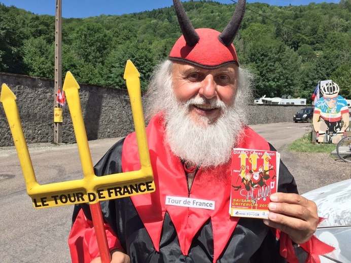 ツール・ド・フランスの沿道の有名人、悪魔おじさんが2016年に引き続いて参戦する予定
