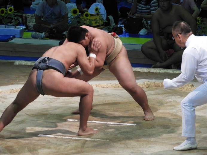 日体大柏・ビャンバスレン君（左）と飛龍・大森君（右）