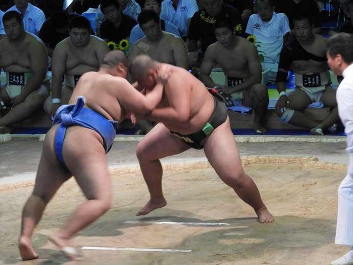 海洋・川邊君（左）と海洋・津志田君（右）の攻防