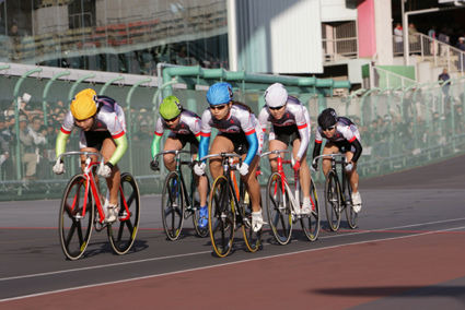 　日本自転車競技連盟などがロンドンオリンピックを目指す女子選手を発掘するプロジェクトを始動させた。同五輪から女子の自転車トラック競技種目が増えることになり、その逸材を育成することがねらい。なかでも女子ケイリンは最も強化していきたいポイントだ。自転車競