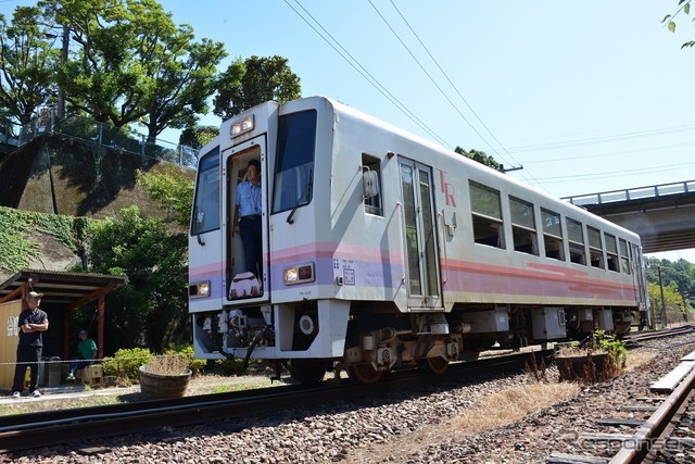 石破茂氏、高千穂あまてらす鉄道を訪問