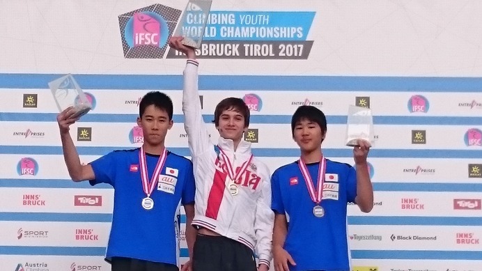 スポーツクライミング世界ユース選手権男子コンバインド（ユースB）で2位に川又玲瑛（左）、3位に西田秀聖（2017年9月9日）