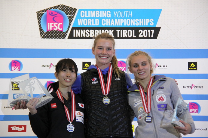 スポーツクライミング世界ユース選手権女子リード（ジュニア）で田嶋　あいか（左）が3位に（2017年9月8日）