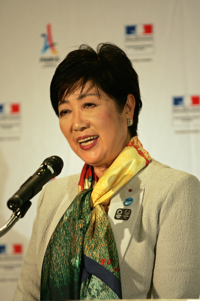 東京都の小池百合子知事がパリにエールを送った