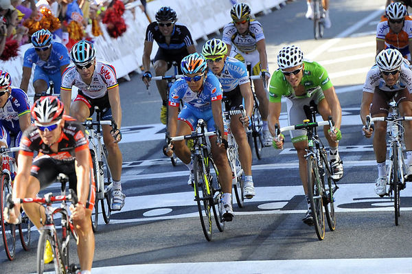 　ツール・ド・フランスは7月15日、システロン～ブールレバランス間184.5kmで第11ステージが行われ、新城幸也（25＝BBoxブイグテレコム）が大集団のゴールスプリントに加わって6位になった。