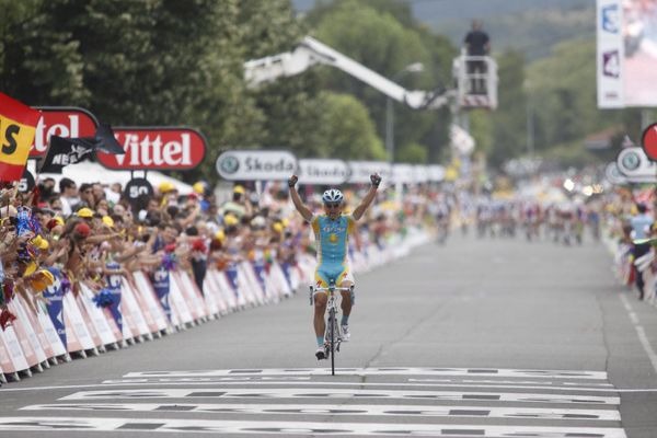　ツール・ド・フランスは7月17日、ロデズ～ルベル間の196kmで第13ステージが行われ、アレクサンドル・ビノクロフ（36＝カザフスタン、アスタナ）が残り7kmから独走を決めて、後続の大集団を13秒引き離して優勝を決めた。3年ぶり6回目の区間勝利。