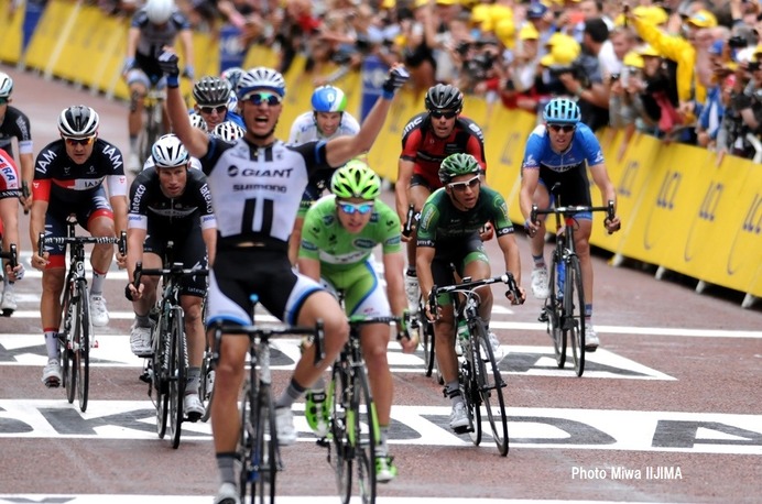 ツール・ド・フランス第3ステージはキッテルが優勝。コカール（右）は4位でフィニッシュした