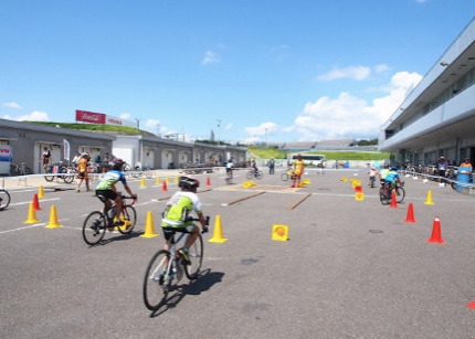 屋内ブース型自転車フェスティバル「サイクルスタイルIZU」開催