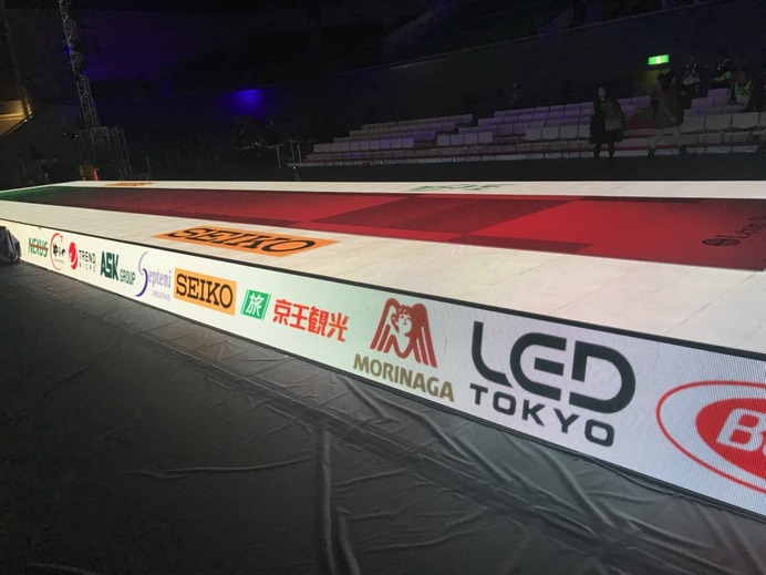 全日本フェンシング選手権大会、世界初のLED演出で親しみやすく変化