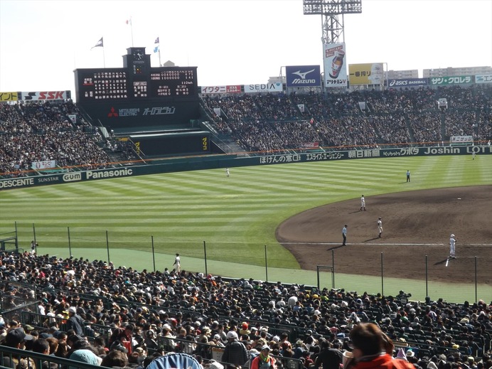 外野まで人が埋まった甲子園