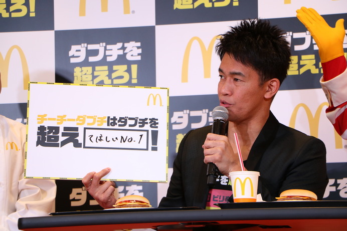 マクドナルド「ダブチを超えろ！」キャンペーン発表会に登壇した武井壮（2018年1月5日）