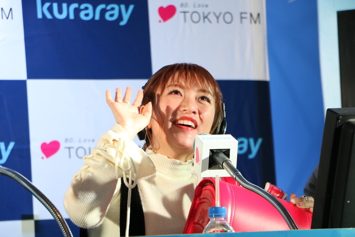 「TOKYO FMホリデースペシャル クラレ“ランドセルは海を越えて”presents 未来へのキックオフ」の公開生放送にゲスト出演した高橋みなみ（2018年1月8日）