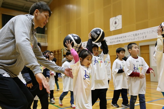 Bリーグオールスター出場選手、おのののかと共に復興支援活動を実施