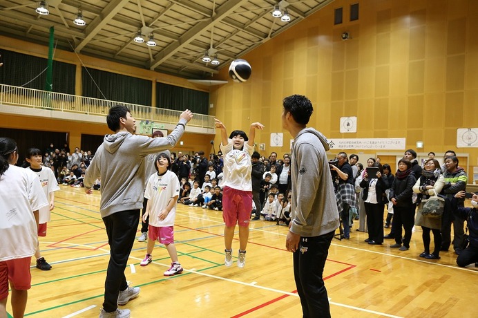 Bリーグオールスター出場選手、おのののかと共に復興支援活動を実施