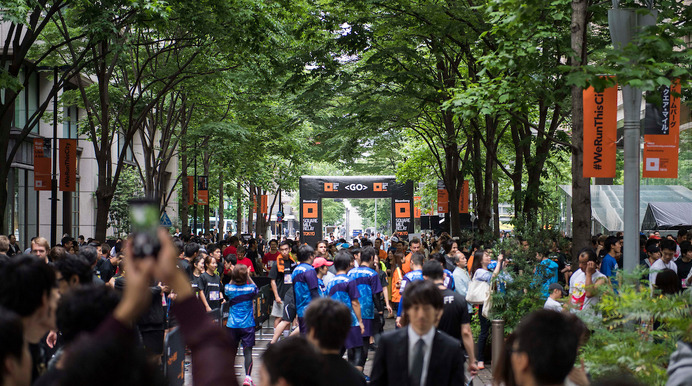 企業単位で参加するランイベント「ブルームバーグ スクエア・マイル・リレー 東京」5月開催