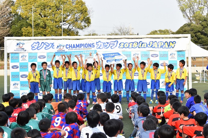 U12サッカー大会「ダノンネーションズカップ」日本大会、江南南サッカー少年団、千葉中央FC U12ガールズが優勝