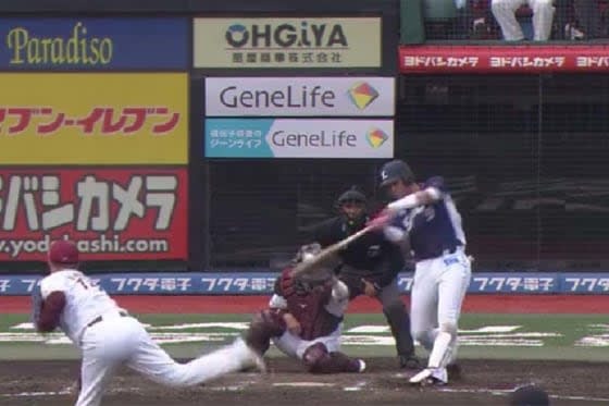 3回に西武・木村文紀が第1号ホームランを放つ【画像：(C)PLM】