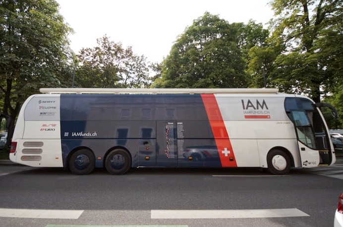 IAMサイクリングのチームバス（ツール・ド・フランス14）